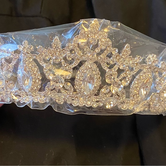 New with tag David’s Bridal wedding gown - Picture 8 of 8